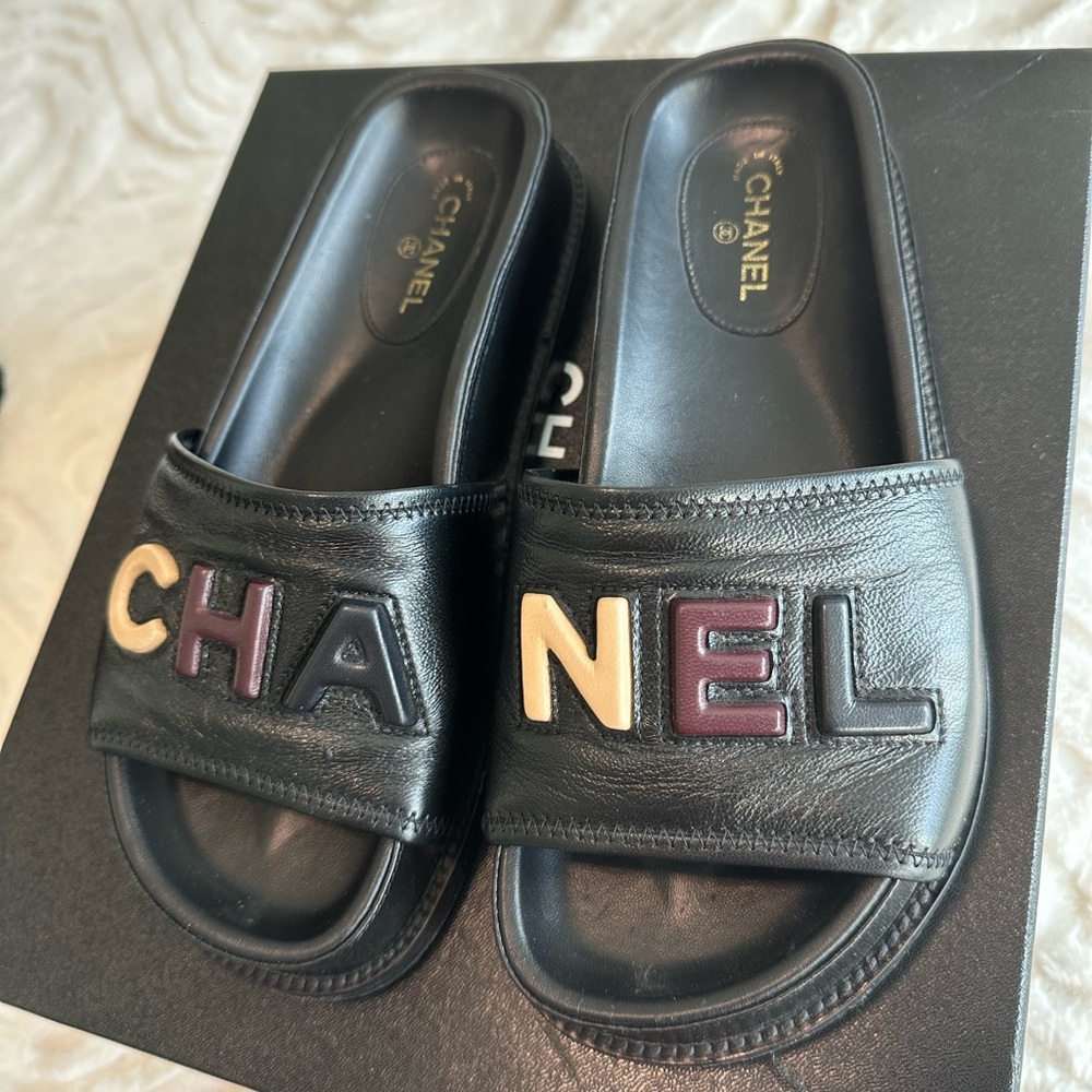 Authentic CHANEL Mules Black Slides with Multicolor Logo - Picture 2 of 4